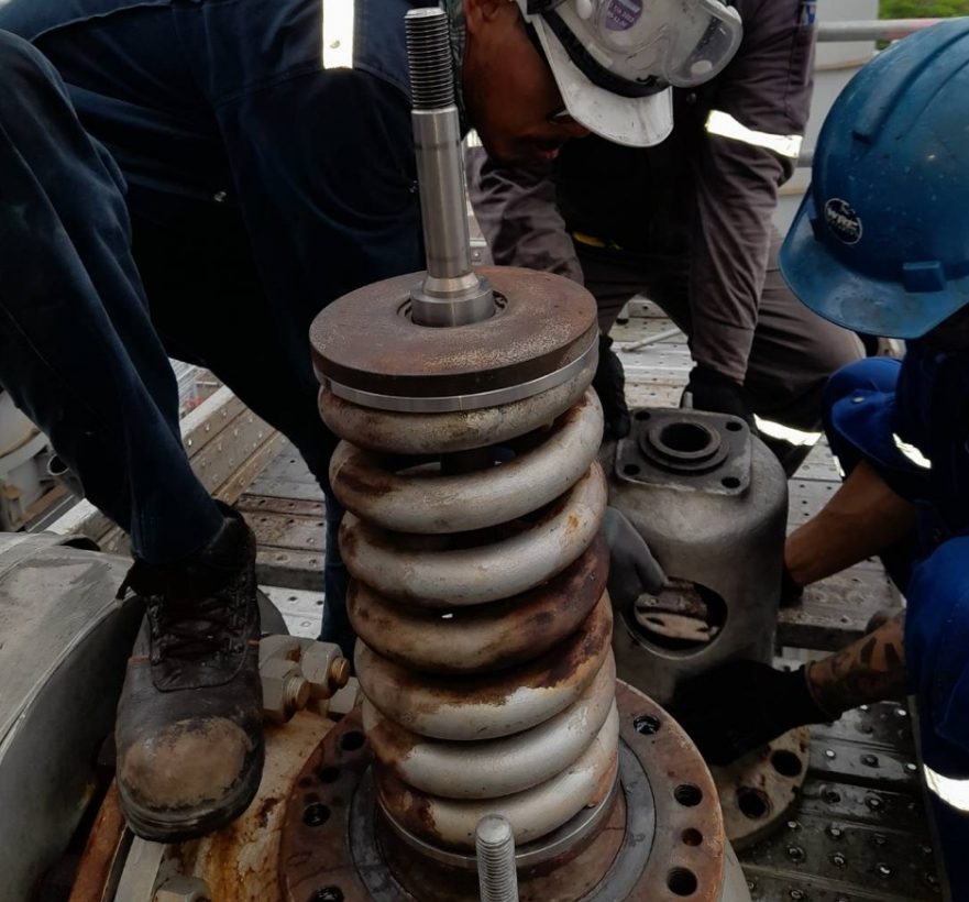 Mirror-finish lapped valve seat