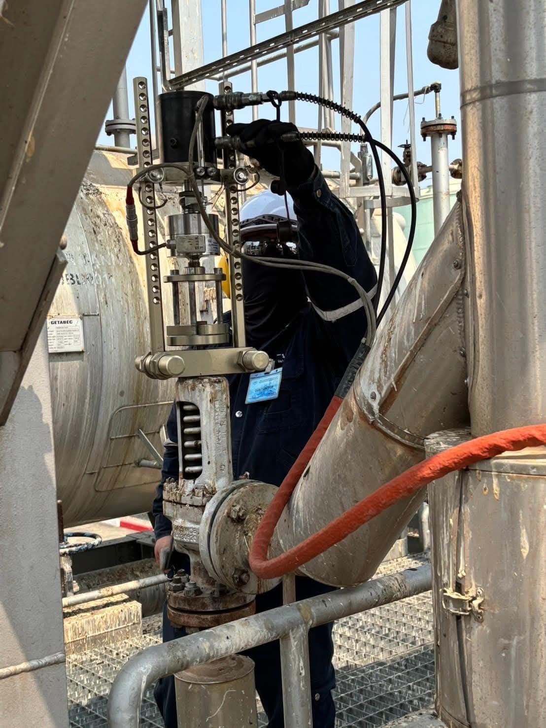 TESON rig mounted on a live safety valve